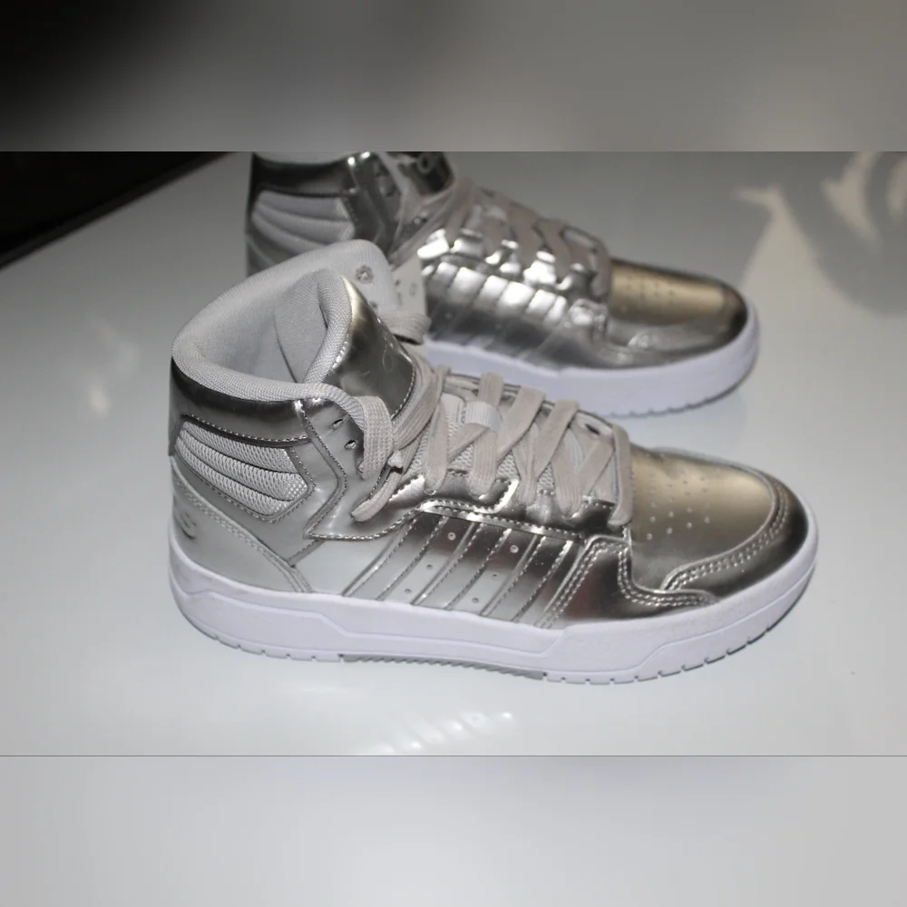 โจ๐โจ NWOB ADIDAS Entrap Mid Silver Metallic - Picture 1 of 16